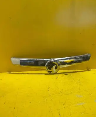 Opel Meriva B Front bumper upper radiator grill 13267733