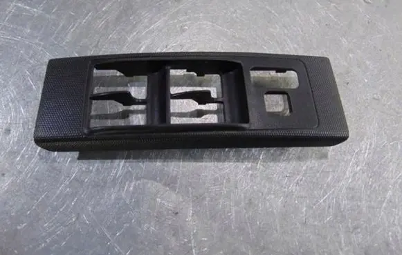 Toyota Corolla Verso E121 Front door window switch trim 