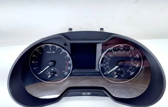 Speedometer (instrument cluster)