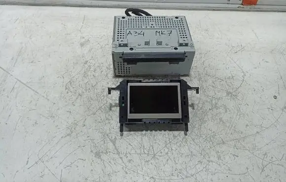 Ford Focus Radio/CD/DVD/GPS head unit E1BT18C815TE F1BT18B955GA