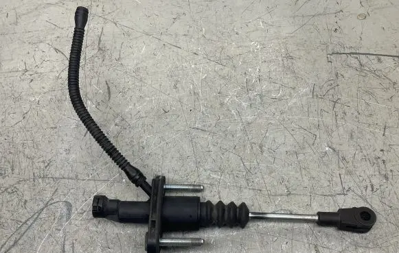Opel Astra H Clutch master cylinder 90523769