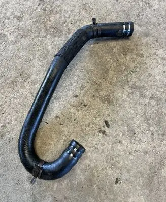 Engine coolant pipe/hose