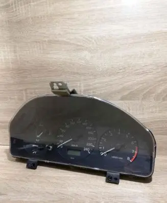 Mazda 626 Speedometer (instrument cluster) FEGE6WD