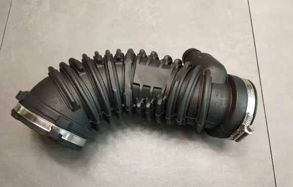 Volkswagen Touran III Engine coolant pipe/hose 5QF129656K 8T04162743