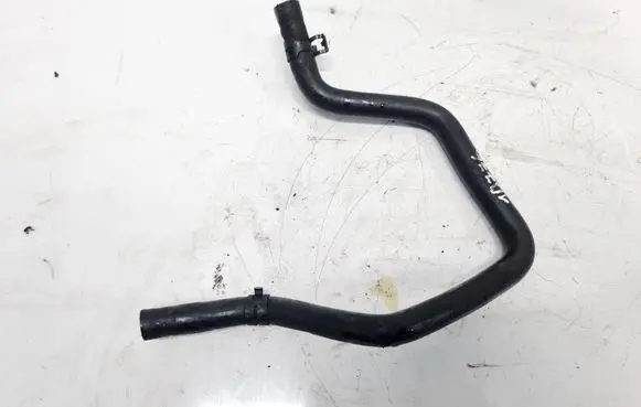 Volkswagen PASSAT B5.5 Engine coolant pipe/hose