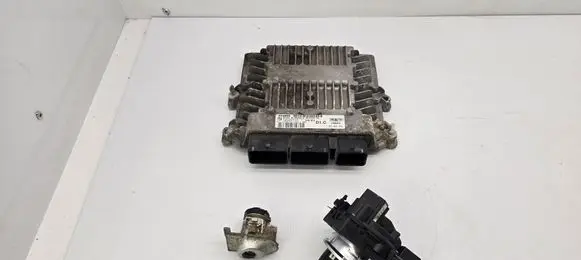 Volvo S40 Engine ECU kit and lock set 30729518 30667665