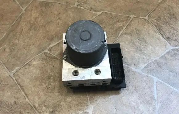BMW 5 E60 E61 ABS Pump 6777797