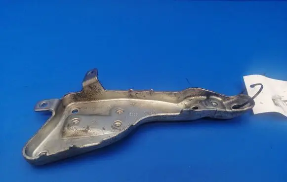 Mercedes-Benz E W212 Engine mounting bracket A6510901041