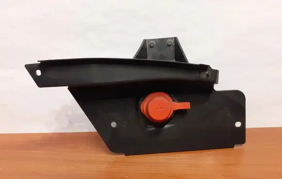 BMW 1 F40 Battery box tray cover/lid 51717290719 7290719