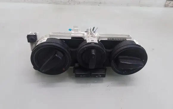 Volkswagen PASSAT B5 Climate control unit