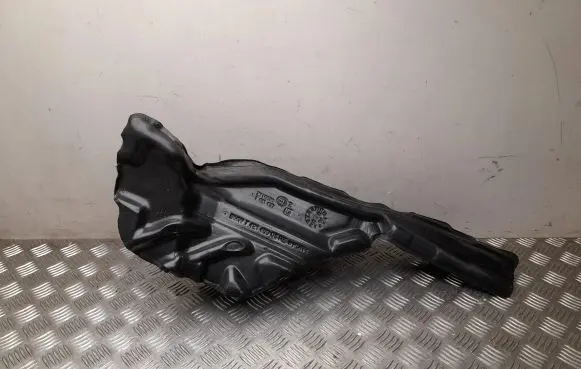 Engine bonnet/hood sound/heat insulation