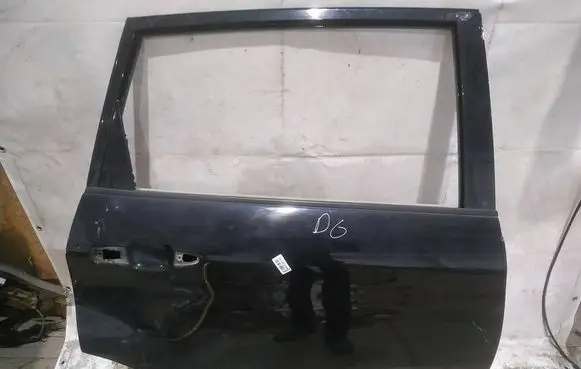 Subaru B9 Tribeca Rear door JUODOS