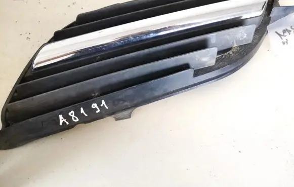 Nissan Almera Tino Front grill 62330BU100