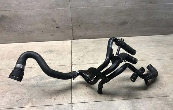 Volkswagen PASSAT B8 Engine coolant pipe/hose 04L121064AF