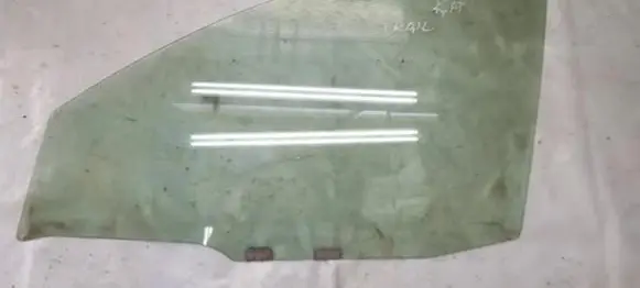 Nissan X-Trail T30 Front door window glass four-door