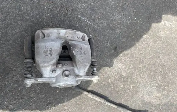 Mercedes-Benz C W205 Front brake caliper