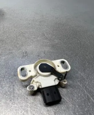 Toyota Avensis T270 Clutch pedal sensor 8951020071