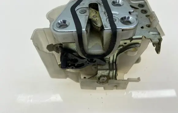 Subaru Legacy Rear door lock 61034AG000 61034AG 61034AG001