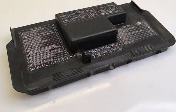 Audi 80 90 B3 Fuse box cover 893941801