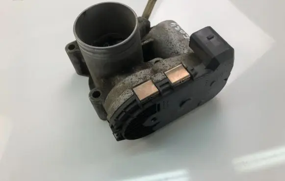 Audi A4 S4 B6 8E 8H Throttle valve 030133062C