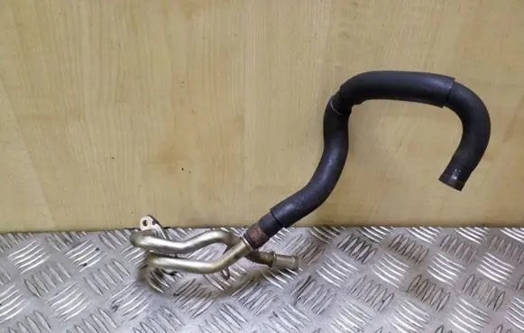 Coolant pipe/hose