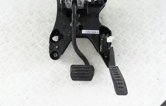 Porsche Cayenne (92A) Pedal assembly 7P0723117B