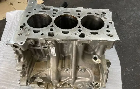 BMW 2 F46 Engine block B38A15A
