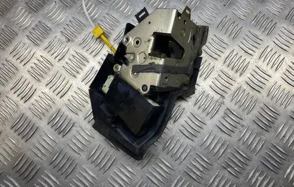 BMW 5 E39 Front door lock 8235095 82350959
