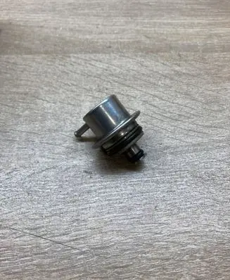 Mazda 323 F Fuel pressure regulator 300KPA RPM40
