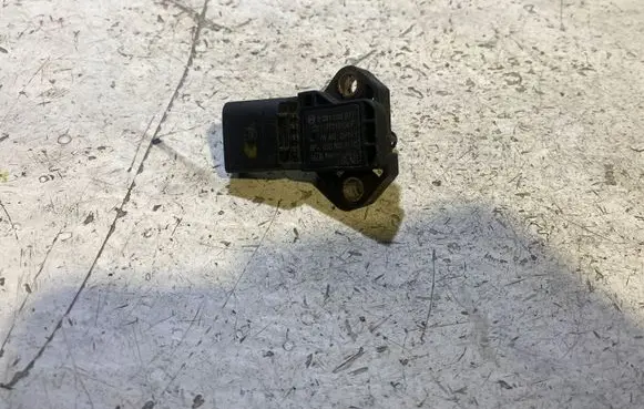 Volkswagen Golf VI Air pressure sensor 03G906051E 0281002977 121119T215100F