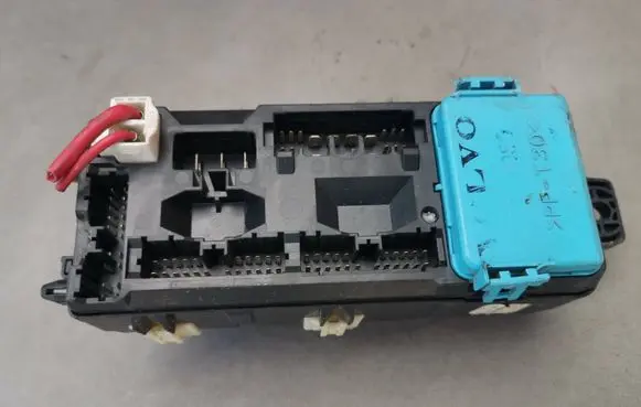 Volvo S40, V40 Fuse box set 30807016 V23134B52X240