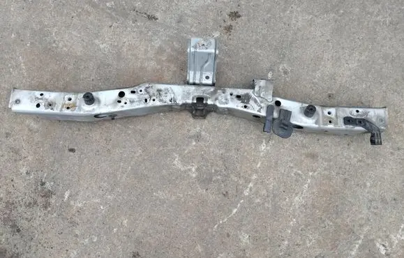 Toyota Verso Top upper radiator support slam panel