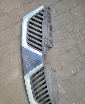 Mitsubishi Outlander Front bumper upper radiator grill 7450A037ZZ