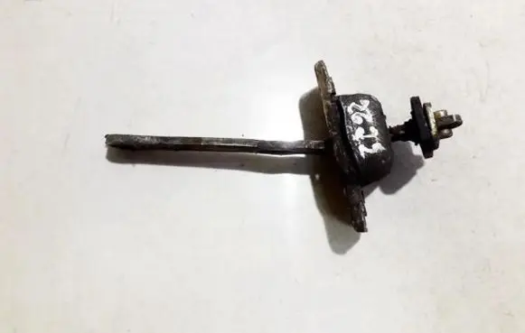 Mitsubishi Carisma Rear door check strap stopper