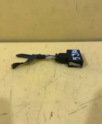 BMW X5 E53 AUX in-socket connector RZ4R5P2K6