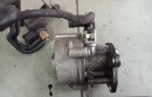 Renault Laguna II Vacuum pump D163451323 2A170905
