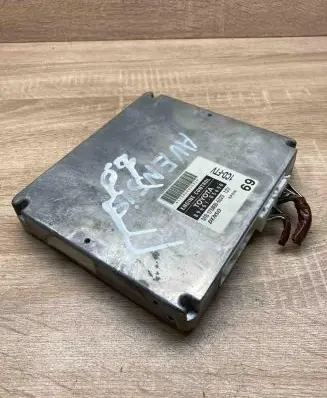 Toyota Avensis T250 Engine control unit/module ECU 8966105690 MB1758006323