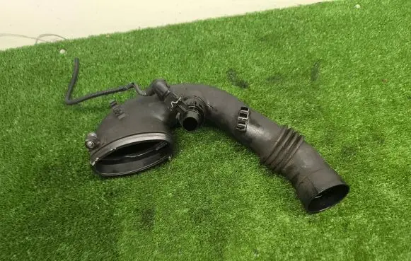 BMW X3 E83 Air intake duct part 7790553