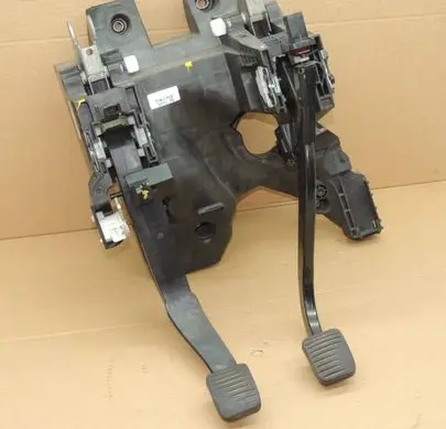 Opel Meriva B Brake pedal 39011440 13252873 13362473
