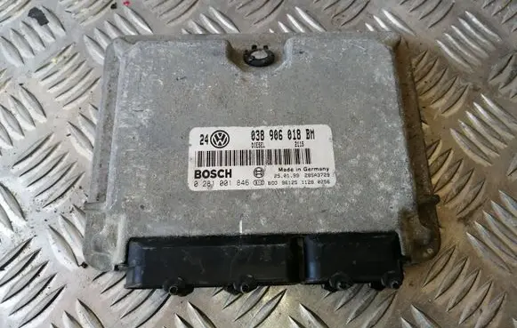 Volkswagen Golf IV Engine control unit/module 038906018BM 0281001846