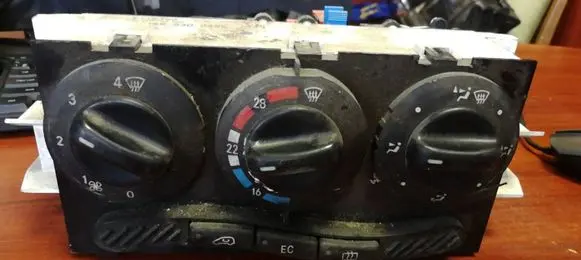 Mercedes-Benz A W168 Climate control unit 1688300485