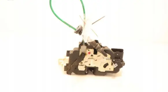 Hyundai i30 Front door lock 81310-2L020
