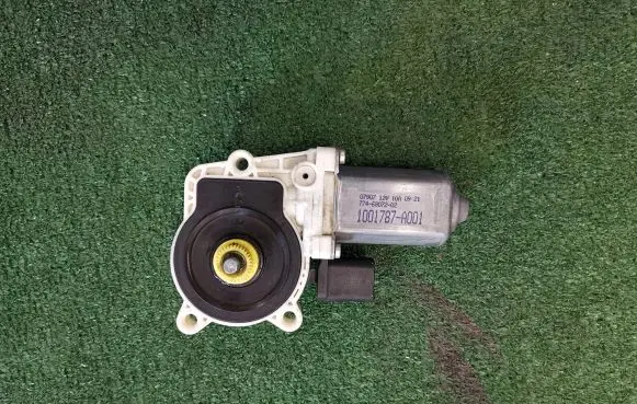 Dodge Nitro Front door window regulator motor 1001787A001