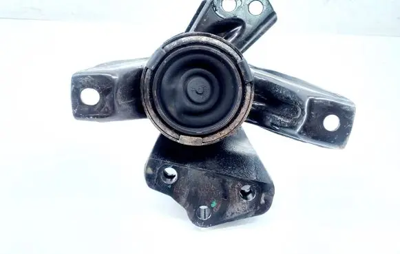 Hyundai Tucson TL Engine mount bracket