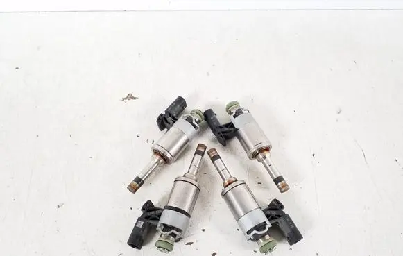 Volkswagen Caddy Fuel injector 04E906036Q