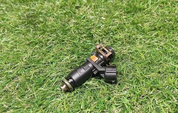 Volkswagen Jetta VI Fuel injector 06A906031CP