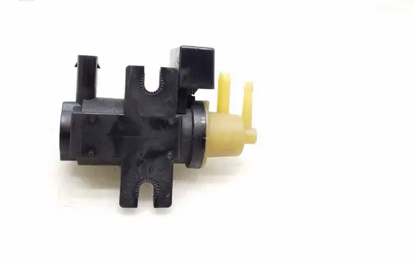 Mercedes-Benz CLA C117 X117 W117 Vacuum valve A0101531328 70078210 15T089