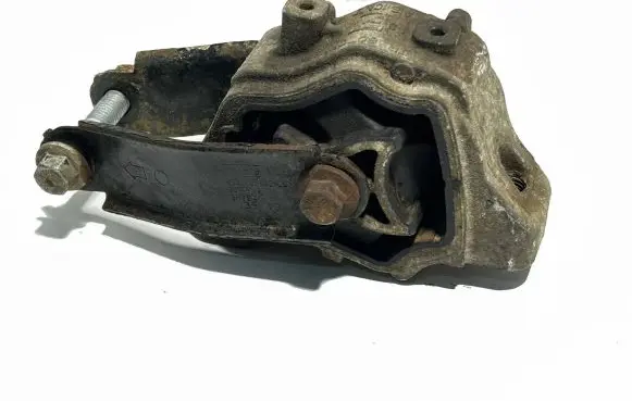 Volvo S60 Engine mount bracket 30748173 16838