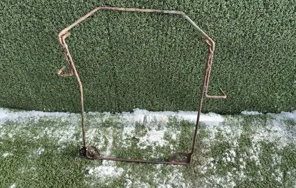 Opel Vivaro Spare wheel mounting bracket 