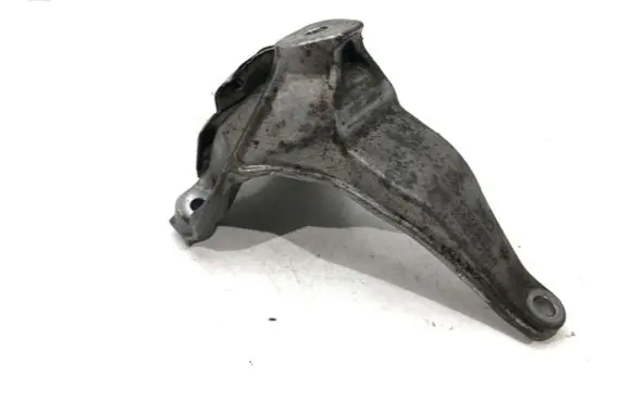 Engine mounting bracket